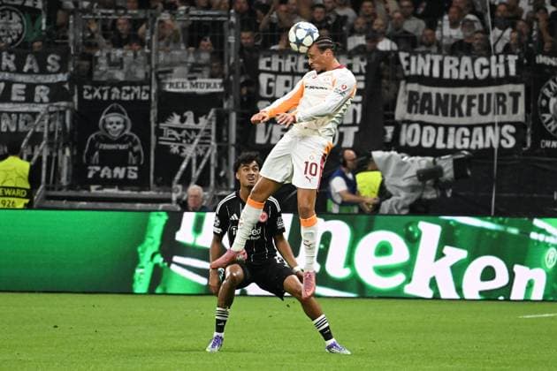 18 09 2025, xsltx, Football UEFA Champions League, Eintracht Frankfurt Galatasaray SK Istanbul v l Nathaniel Brown Eintracht Frankfurt Leroy Sane Galatasaray Istanbul Zweikampf, Aktion, action, battle for the ball DFL DFB REGULATIONS PROHIBIT ANY USE OF PHOTOGRAPHS as IMAGE SEQUENCES and or QUASI VIDEO Frankfurt am Main