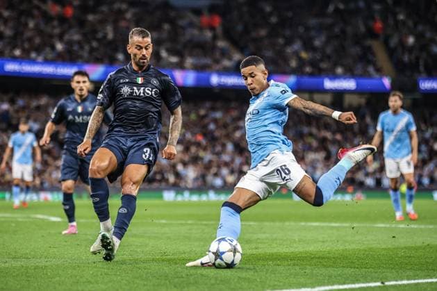 UEFA Champions League 2025 26 Phase MD1 Manchester City vs Napoli League Savinho of Manchester City crosses the ball during the UEFA Champions League 2025 26 Phase MD1 Manchester City vs Napoli League at The City of Manchester Stadium, Manchester, United Kingdom, 18th September 2025 (Photo by Alfie Cosgrove News Images) Manchester Etihad Stadium Manchester United, ManU Kingdom Copyright: xAlfiexCosgrove NewsxImagesx