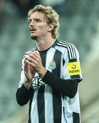 UEFA Champions League 2025 26 Phase MD1 Newcastle United vs Barcelona Nick Woltemade of Newcastle United claps fans after 1-2 defeat after the UEFA Champions League 2025 26 Phase MD1 Newcastle United vs Barcelona at St James s Park, Newcastle, United Kingdom, 18th September 2025 (Photo by Mark Cosgrove News Images) Newcastle St. James s Park Tyne and Wear United Kingdom Copyright: xMarkxCosgrove NewsxImagesx