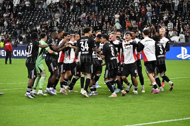 18 09 2025, xjhx, Football UEFA Champions League, Eintracht Frankfurt Galatasaray SK Istanbul v l jubilation, joy about the victory DFL DFB REGULATIONS PROHIBIT ANY USE OF PHOTOGRAPHS as IMAGE SEQUENCES and or QUASI VIDEO Frankfurt am Main