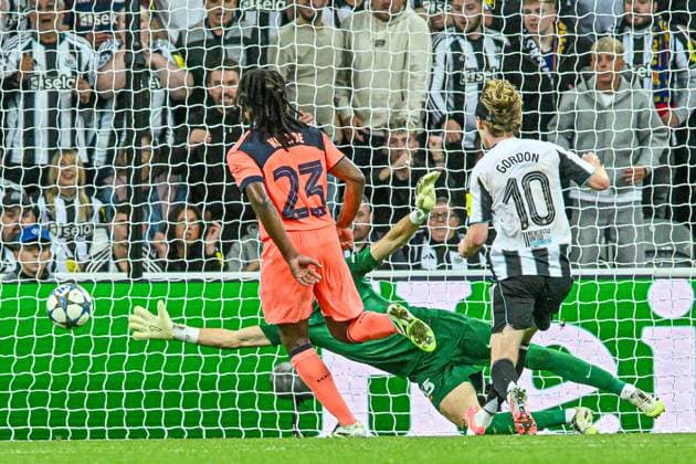 Newcastle United v FC Barcelona, Barca UEFA Champions League Anthony Gordon of Newcastle United scores their sides first goal of the match during the UEFA Champions League match at St. James s Park, Newcastle UK Newspapers OUT Copyright: xJamiexJohnstonx FIL-22249-0069