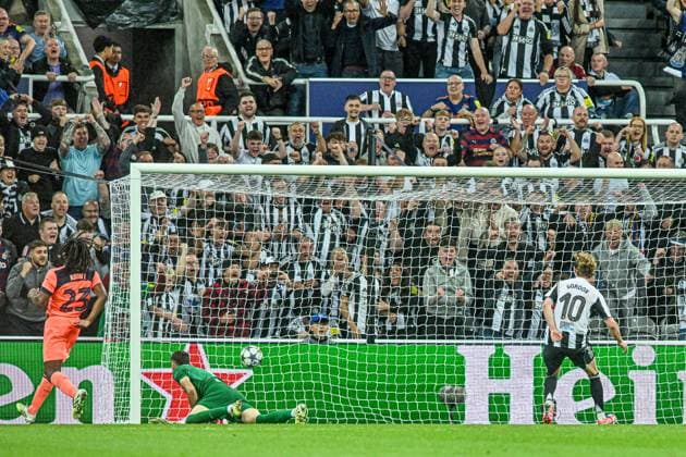 Newcastle United v FC Barcelona, Barca UEFA Champions League Anthony Gordon of Newcastle United scores their sides first goal of the match during the UEFA Champions League match at St. James s Park, Newcastle UK Newspapers OUT Copyright: xJamiexJohnstonx FIL-22249-0072