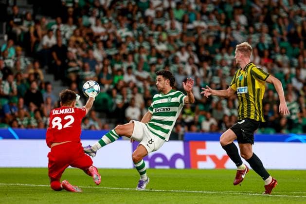 Pedro Goncalves midfielder of Sporting CP battles for the ball during the UEFA Champions League 2025 26 League Phase MD1 match between Sporting CP and Kairat Almaty at Estadio Jose de Alvalade on September 18, 2025 UEFA Champions League League Phase MD1 - Sporting CP and Kairat Almaty (Valter Gouveia SPP) Copyright: xValterxGouveia SPPx spp-en-VaGo-VG_L8477