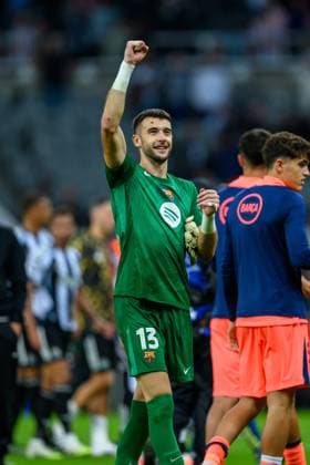 Newcastle United v FC Barcelona, Barca Champions League 18 09 2025. Jules Kounde of FC Barcelona celebrates after the Champions League match between Newcastle United and FC Barcelona at St. James Park, Newcastle, England on 18 September 2025. Editorial use only , Copyright: xMalcolmxMackenziex PSI-22858-0034