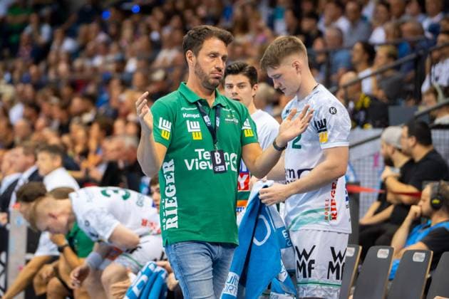 Handball I Men I Season 2025 2026 I Bundesliga I 5 Matchday I TVB Stuttgart Frisch Auf Göppingen I 18 09 2025 Coach Benjamin Matschke Frisch Auf Göppingen dissatisfied Stuttgart Porsche Arena Baden Württemberg Germany Copyright: xLobeca MaxxPetershansx
