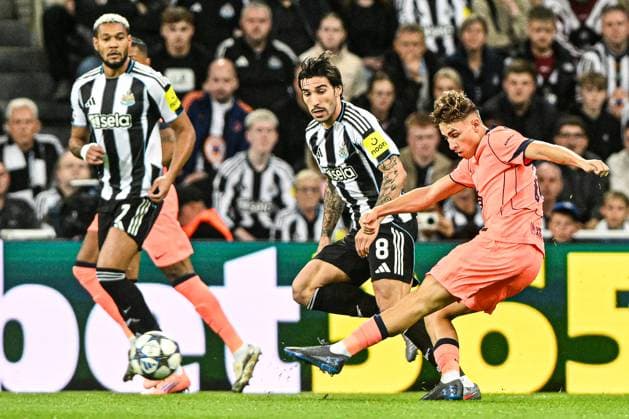 Newcastle United v FC Barcelona, Barca UEFA Champions League Fermin Lopez of FC Barcelona shoots during the UEFA Champions League match at St. James s Park, Newcastle UK Newspapers OUT Copyright: xJamiexJohnstonx FIL-22249-0084