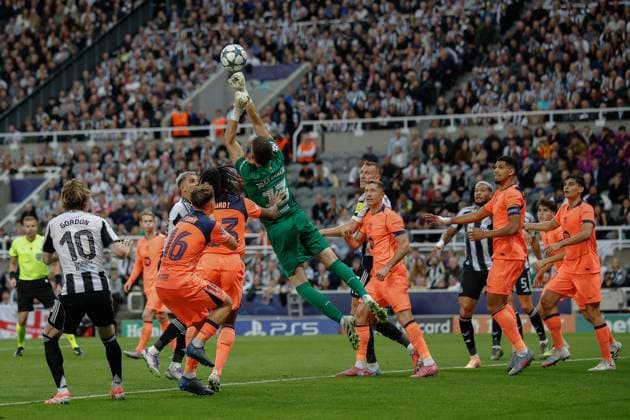 18th September 2025; St James Park, Newcastle, England; UEFA Champions League Football, Newcastle United versus Barcelona; Joan Garc& xed;a of Barcelona punches the ball clear  CraigxCowan