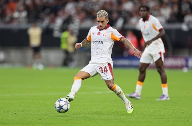 18 09 2025, Football UEFA Champions League, Eintracht Frankfurt Galatasaray SK Istanbul, emonline, emspor, v l , Lucas Torreira Galatasaray SK DFL DFB REGULATIONS PROHIBIT ANY USE OF PHOTOGRAPHS AS IMAGE SEQUENCES AND OR QUASI VIDEO xdcx Copyright: HMBxMedia Claus