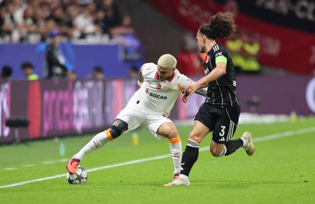 18 09 2025, Football UEFA Champions League, Eintracht Frankfurt Galatasaray SK Istanbul, emonline, emspor, v l , Mauro Icardi Galatasaray SK , Arthur Theate Eintracht Frankfurt DFL DFB REGULATIONS PROHIBIT ANY USE OF PHOTOGRAPHS AS IMAGE SEQUENCES AND OR QUASI VIDEO xdcx Copyright: HMBxMedia Claus