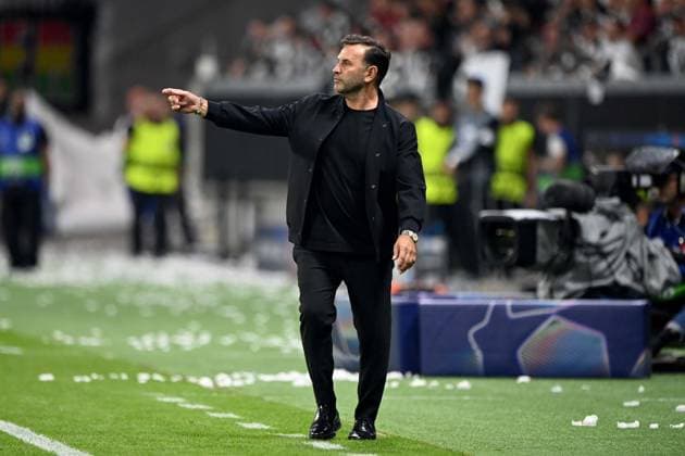 Coach Okan BURUK Galatasaray SK Istanbul gestures, gesticulates, Football UEFA Champions League Group Stage 1 Matchday Eintracht Frankfurt F Galatasaray Istanbul Galatasaray SK 5 1 on 18 09 2025 at Deutsche Bank Park, Frankfurt Germany DFL regulations prohibit any use of photographs as image sequences and or quasi video Â