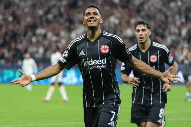 UEFA Champions League Eintracht Frankfurt Galatasaray Istanbul on 18 09 2025 at Deutsche Bank Park in Frankfurt Cheering, goal celebration, goal scorer, goal scorer Ansgar Knauff Frankfurt 7 cheers after his goal for 5 to 1 MH