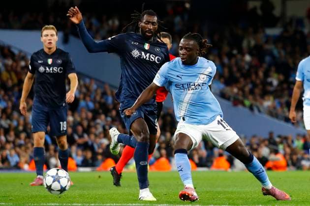 Manchester City v Napoli, Manchester, UK - 18 September 2025 Jeremy Doku of Manchester City feels pressure from Andre-Frank Zambo Anguissa of Napoli during the UEFA Champions League match between Manchester City and Napoli at The Etihad Stadium on 18 September 2025 in Manchester, England (Photo by Steve Taylor PPAUK) Manchester The Etihad Stadium Greater Manchester England Copyright: xStevexTaylor PPAUKx PPA-215135