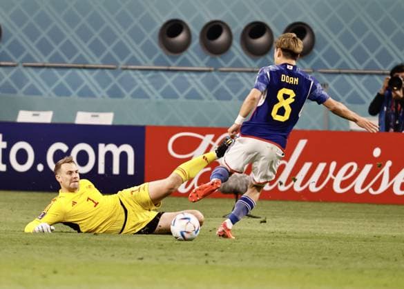 Germany v Japan: FIFA World Cup, WM, Weltmeisterschaft, Fussball 2022 DOHA, QATAR - NOVEMBER 23: Goalkeeper Manuel Neuer (1) of Germany in action against Ritsu Doan (8) of Japan during FIFA World Cup Qatar 2022 Group E match against Germany at Khalifa International Stadium in Doha, Qatar on November 23, 2022. Qatar World. Editorial use only. Please get in touch for any other usage.  Copyright: x2025xAnadoluxMohammedxDabbousx