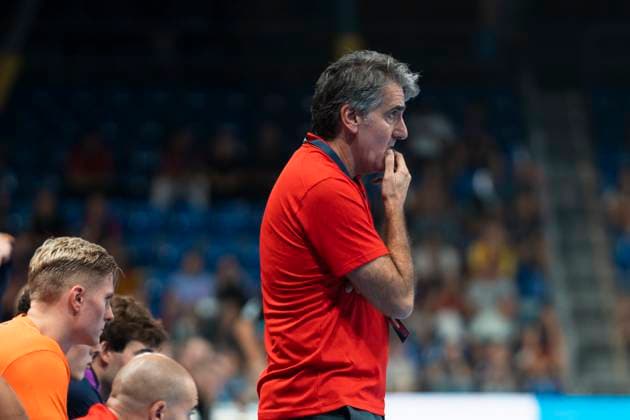 FC Barcelona, Barca v SC Magdeburg - EHF Champions League Carlos Ortega coaches FC Barcelona during the EHF Champions League Group Phase 2025 2026 between FC Barcelona and SC Magdeburg at Palau Blaugrana in Barcelona, Spain, on September 18, 2025. Barcelona Spain  Copyright: xRubenxDexLaxRosax originalFilename:delarosa-ehfchamp250918_npfD3.jpg
