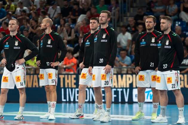 FC Barcelona, Barca v SC Magdeburg - EHF Champions League The team of SC Magdeburg stands before the EHF Champions League Group Phase 2025 2026 match between FC Barcelona and SC Magdeburg at Palau Blaugrana in Barcelona, Spain, on September 18, 2025. Barcelona Spain  Copyright: xRubenxDexLaxRosax originalFilename:delarosa-ehfchamp250918_npMR4.jpg