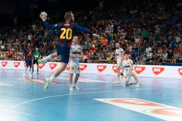 FC Barcelona, Barca v SC Magdeburg - EHF Champions League Aleix Gomez of FC Barcelona plays during the EHF Champions League Group Phase 2025 2026 between FC Barcelona and SC Magdeburg at Palau Blaugrana in Barcelona, Spain, on September 18, 2025. Barcelona Spain  Copyright: xRubenxDexLaxRosax originalFilename:delarosa-ehfchamp250918_npmdq.jpg