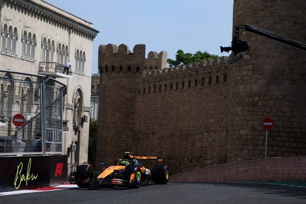 F1 - AZERBAIJAN GRAND PRIX 2025 04 NORRIS Lando (gbr), McLaren F1 Team MCL39, action during the 2025 Formula 1 Qatar Airways Azerbaijan Grand Prix, 17th round of the 2025 FIA Formula One World Championship, WM, Weltmeisterschaft from September 19 to 21, 2025 on the Baku City Circuit, in Baku, Azerbaijan -  Copyright: xANTONINxVINCENTx
