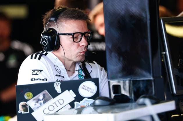 F1 - AZERBAIJAN GRAND PRIX 2025 Mercedes AMG F1 Team engineer during the 2025 Formula 1 Qatar Airways Azerbaijan Grand Prix, 17th round of the 2025 FIA Formula One World Championship, WM, Weltmeisterschaft from September 19 to 21, 2025 on the Baku City Circuit, in Baku, Azerbaijan - BakuAzerbaijan  Copyright: xEricxAlonsox