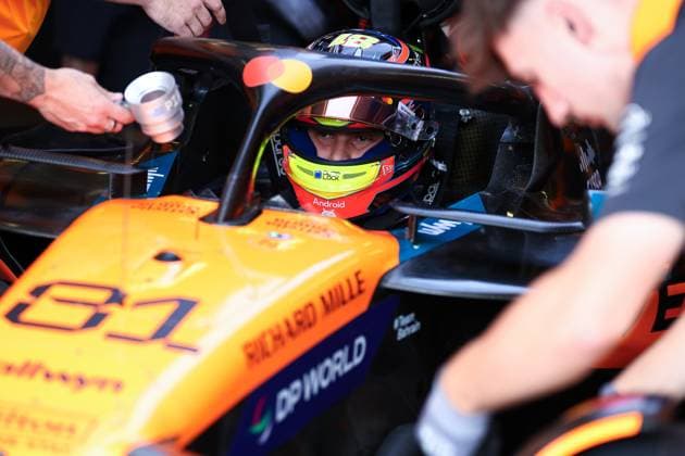 F1 - AZERBAIJAN GRAND PRIX 2025 PIASTRI Oscar (aus), McLaren F1 Team MCL39, portrait during the 2025 Formula 1 Qatar Airways Azerbaijan Grand Prix, 17th round of the 2025 FIA Formula One World Championship, WM, Weltmeisterschaft from September 19 to 21, 2025 on the Baku City Circuit, in Baku, Azerbaijan - BakuAzerbaijan  Copyright: xEricxAlonsox