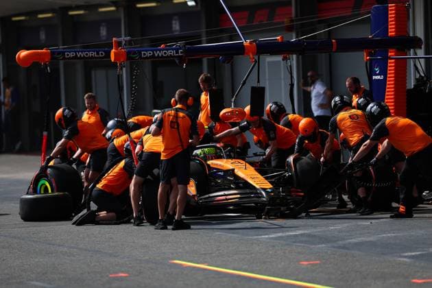 F1 - AZERBAIJAN GRAND PRIX 2025 04 NORRIS Lando (gbr), McLaren F1 Team MCL39, action during the 2025 Formula 1 Qatar Airways Azerbaijan Grand Prix, 17th round of the 2025 FIA Formula One World Championship, WM, Weltmeisterschaft from September 19 to 21, 2025 on the Baku City Circuit, in Baku, Azerbaijan - BakuAzerbaijan  Copyright: xEricxAlonsox