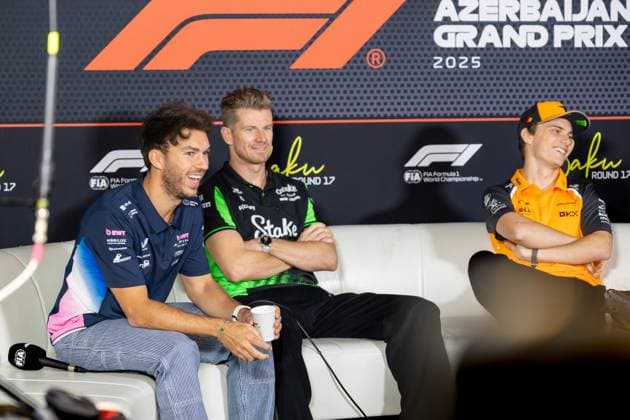 Formula 1 GP Baku Azerbaijan Thursday 18 09 2025 Pierre Gasly 10, BWT Alpine F1 Team and Nico Hülkenberg 27, Stake F1 Team Kick Sauber and Oscar Piastri 81, McLaren Formula 1 Team in the press conference Formula 1 GP Baku Azerbaijan Thursday 18 09 2025 Copyright: xBEAUTIFULxSPORTS Erlhofx