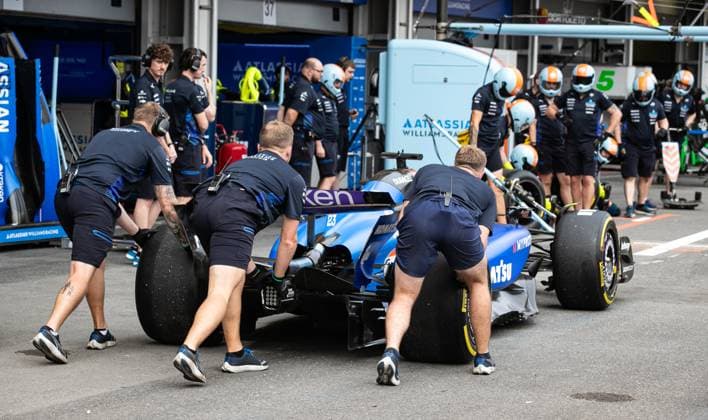 Formula 1 GP Baku Azerbaijan Thursday 18 09 2025 Pit stop practice Williams Racing Formula 1 GP Baku Azerbaijan Thursday 18 09 2025 Copyright: xBEAUTIFULxSPORTS Erlhofx