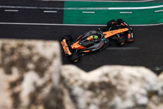 F1 - AZERBAIJAN GRAND PRIX 2025 04 NORRIS Lando (gbr), McLaren F1 Team MCL39, action during the 2025 Formula 1 Qatar Airways Azerbaijan Grand Prix, 17th round of the 2025 FIA Formula One World Championship, WM, Weltmeisterschaft from September 19 to 21, 2025 on the Baku City Circuit, in Baku, Azerbaijan -  Copyright: xEricxAlonsox