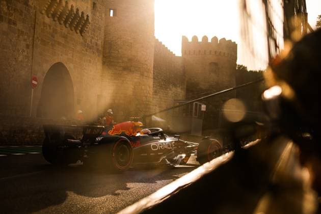 F1 - AZERBAIJAN GRAND PRIX 2025 01 VERSTAPPEN Max (nld), Red Bull Racing RB21, action during the 2025 Formula 1 Qatar Airways Azerbaijan Grand Prix, 17th round of the 2025 FIA Formula One World Championship, WM, Weltmeisterschaft from September 19 to 21, 2025 on the Baku City Circuit, in Baku, Azerbaijan -  Copyright: xFLORENTxGOODENx