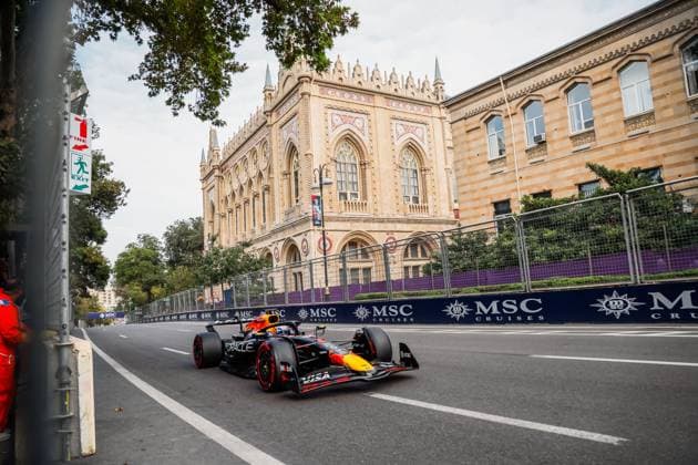 Formula 1 Qatar Airways Azerbaijan Grand Prix 2025 Laurent Lefebvre OVERTAKE MAXPPP - Baku 19 09 2025 01 VERSTAPPEN Max (nld), Oracle Red Bull Racing, action at the Formula 1 Qatar Airways Azerbaijan Grand Prix 2025, the 17th round of the 2025 FIA Formula 1 World Championship, WM, Weltmeisterschaft at the Baku City Circuit in Baku, Azerbaijan, from 18 to 21 September 2025 Baku Azerbaijan  Copyright: xOVERTAKE MAXPPPxLaurentxLefebvrex OVT202509197484 OVT202509197484
