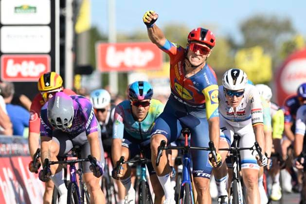 Kampioenschap van Vlaanderen 2025 Cycling Race KOOLSKAMP, BELGIUM - SEPTEMBER 19 : Milan Jonathan (ITA) of Lidl - Trek wins the sprint, second place for Groenewegen Dylan (NED) of Team Jayco AlUla, third place for Merlier Tim (BEL) of Soudal Quick-Step during the 109th edition of Kampioenschap van Vlaanderen an UCI Class 1.1 one day cycling road race for Men Elite of 180 km with start in Koolskamp and finish in Koolskamp on September 19, 2025 in Koolskamp, Belgium, 19 09 2025 Koolskamp Belgium  Copyright: xNicoxVereeckenx