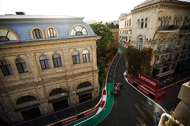 F1 - AZERBAIJAN GRAND PRIX 2025 01 VERSTAPPEN Max (nld), Red Bull Racing RB21, action during the 2025 Formula 1 Qatar Airways Azerbaijan Grand Prix, 17th round of the 2025 FIA Formula One World Championship, WM, Weltmeisterschaft from September 19 to 21, 2025 on the Baku City Circuit, in Baku, Azerbaijan - BakuAzerbaijan  Copyright: xEricxAlonsox
