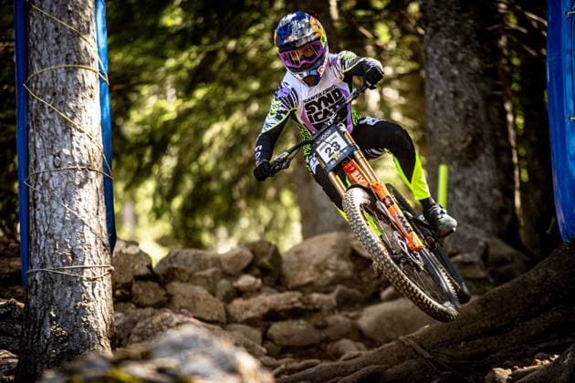 Whoop UCI Mountainbikeworldcup Downhill Lenzerheide GREENLAND Laurie SANTA CRUZ SYNDICATEat Whoop UCI Mountainbikeworldcup Downhill Lenzerheide, 19 09 2025,in Lenzerheide,SUI Photo Sebastian Sternemannat Whoop UCI Mountainbikeworldcup Downhill Lenzerheide, 19 09 2025,in Lenzerheide,SUI Photo Sebastian Sternemann