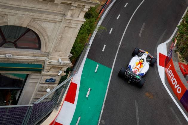 Formula 1 Qatar Airways Azerbaijan Grand Prix 2025 Laurent LEFEBVRE OVERTAKE MAXPPP - Baku 19 09 2025 30 LAWSON Liam (nld), Visa Cash APP Racing Bulls, action at the Formula 1 Qatar Airways Azerbaijan Grand Prix 2025, the 17th round of the 2025 FIA Formula 1 World Championship, WM, Weltmeisterschaft at the Baku City Circuit in Baku, Azerbaijan, from 18 to 21 September 2025 Baku Azerbaijan  Copyright: xOVERTAKE MAXPPPxLaurentxLEFEBVREx OVT202509198342 OVT202509198342