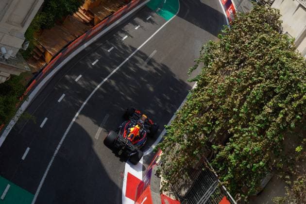 Formula 1 Qatar Airways Azerbaijan Grand Prix 2025 Laurent LEFEBVRE OVERTAKE MAXPPP - Baku 19 09 2025 01 VERSTAPPEN Max (nld), Oracle Red Bull Racing, action at the Formula 1 Qatar Airways Azerbaijan Grand Prix 2025, the 17th round of the 2025 FIA Formula 1 World Championship, WM, Weltmeisterschaft at the Baku City Circuit in Baku, Azerbaijan, from 18 to 21 September 2025 Baku Azerbaijan  Copyright: xOVERTAKE MAXPPPxLaurentxLEFEBVREx OVT202509198358 OVT202509198358