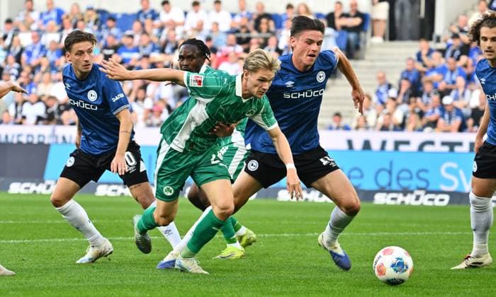 19 09 2025 Soccer Season 2025 2026 2 Soccer Bundesliga 06 Matchday DSC Arminia Bielefeld SpVgg Greuther Fürth Kleeblatt Sportfoto Zink xwoxzix DFL regulations prohibit any use of photographs as image sequences and or quasi video only for editorial use Marvin Mehlem 10, Arminia Bielefeld Marco John 24, SpVgg Greuther Fürth Maximilian Großer Grosser 19, Arminia Bielefeld