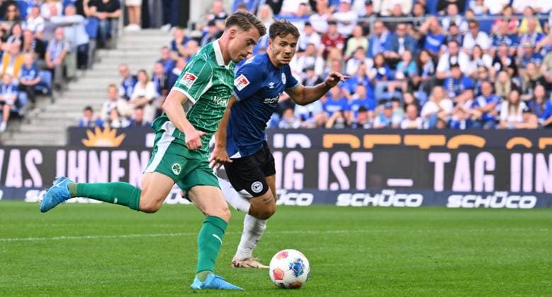 19 09 2025 Soccer Season 2025 2026 2 Soccer Bundesliga 06 Matchday DSC Arminia Bielefeld SpVgg Greuther Fürth Kleeblatt Sportfoto Zink xwoxzix DFL regulations prohibit any use of photographs as image sequences and or quasi video only for editorial use Gian Luca Gian Luca Itter 27, SpVgg Greuther Fürth Felix Hagmann 2, Arminia Bielefeld