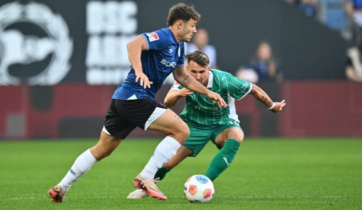 19 09 2025 Soccer season 2025 2026 2 Soccer Bundesliga 06 Matchday DSC Arminia Bielefeld SpVgg Greuther Fürth Kleeblatt Sportfoto Zink xwoxzix DFL regulations prohibit any use of photographs as image sequences and or quasi video only for editorial use Felix Hagmann 2, Arminia Bielefeld Felix Klaus 30, SpVgg Greuther Fürth