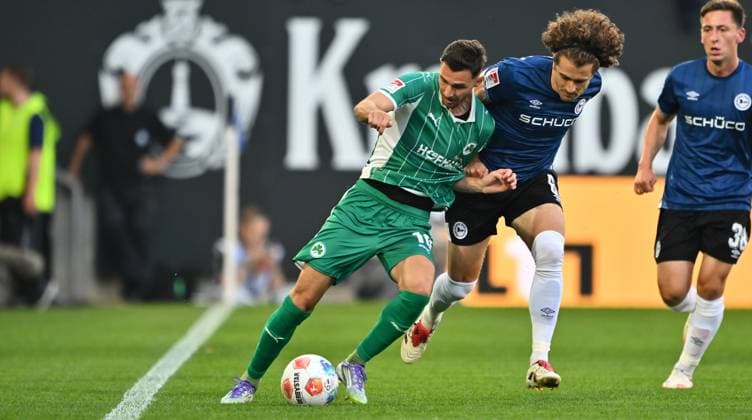19 09 2025 Soccer Season 2025 2026 2 Soccer Bundesliga 06 Matchday DSC Arminia Bielefeld SpVgg Greuther Fürth Kleeblatt Sportfoto Zink xwoxzix DFL regulations prohibit any use of photographs as image sequences and or quasi video only for editorial use Branimir Hrgota 10, SpVgg Greuther Fürth Mael Corboz 6, Arminia Bielefeld