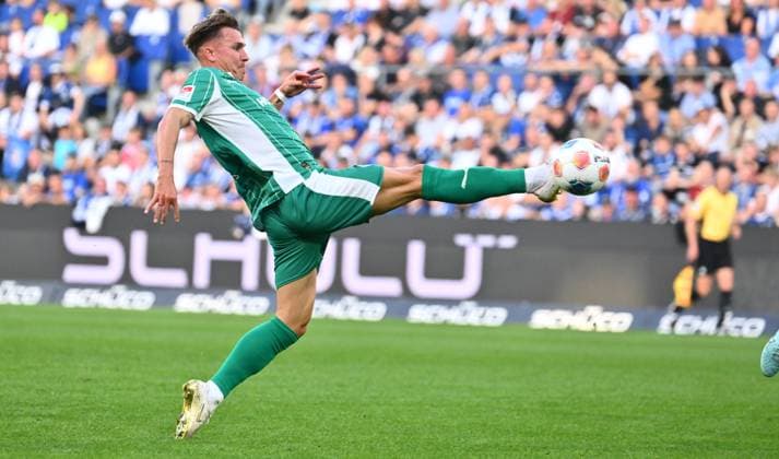 19 09 2025 Soccer Season 2025 2026 2 Soccer Bundesliga 06 Matchday DSC Arminia Bielefeld SpVgg Greuther Fürth Kleeblatt Sportfoto Zink xwoxzix DFL regulations prohibit any use of photographs as image sequences and or quasi video only for editorial use Felix Klaus 30, SpVgg Greuther Fürth