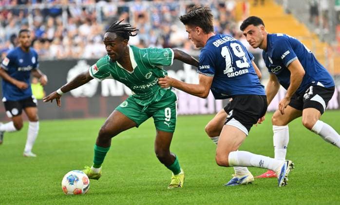 19 09 2025 Soccer Season 2025 2026 2 Soccer Bundesliga 06 Matchday DSC Arminia Bielefeld SpVgg Greuther Fürth Kleeblatt Sportfoto Zink xwoxzix DFL regulations prohibit any use of photographs as image sequences and or quasi video only for editorial use Noel Futkeu 9, SpVgg Greuther Fürth Maximilian Großer Grosser 19, Arminia Bielefeld