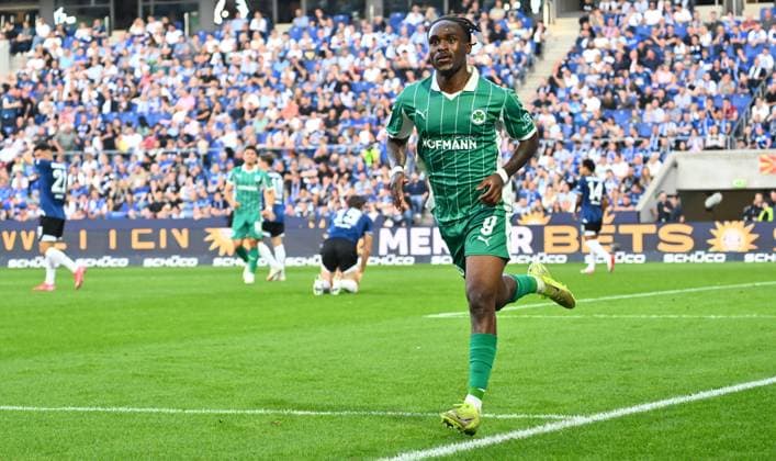 19 09 2025 Soccer Season 2025 2026 2 Soccer Bundesliga 06 Matchday DSC Arminia Bielefeld SpVgg Greuther Fürth Kleeblatt Sportfoto Zink xwoxzix DFL regulations prohibit any use of photographs as image sequences and or quasi video only for editorial use Torjubel Jubel Freude nach Treffer Torschuß zum 0 1 durch Noel Futkeu 9, SpVgg Greuther Fürth