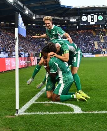 19 09 2025 Soccer Season 2025 2026 2 Soccer Bundesliga 06 Matchday DSC Arminia Bielefeld SpVgg Greuther Fürth Kleeblatt Sportfoto Zink xwoxzix DFL regulations prohibit any use of photographs as image sequences and or quasi video only for editorial use Torjubel Jubel Freude nach Treffer Torschuß zum 0 1 durch Noel Futkeu 9, SpVgg Greuther Fürth