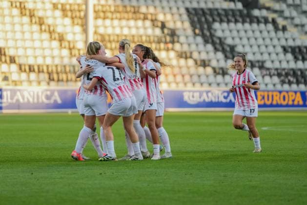 Google Pixel Womens Bundesliga SC Freiburg vs Hamburger SV, 19 09 2025 Lisa Karl SC Freiburg, 2 with the goal celebration to 1 0 Google Pixel Womens Bundesliga SC Freiburg vs Hamburger SV, Dreisamstadion, 19 09 2025 DFB DFL REGULATIONS PROHIBIT ANY USE OF PHOTOGRAPHS AS IMAGE SEQUENCES AND OR QUASI VIDEO Copyright: xBEAUTIFULxSPORTS Boscox