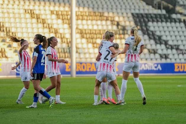 Google Pixel Womens Bundesliga SC Freiburg vs Hamburger SV, 19 09 2025 Lisa Karl SC Freiburg, 2 with the goal celebration to 1 0 Google Pixel Womens Bundesliga SC Freiburg vs Hamburger SV, Dreisamstadion, 19 09 2025 DFB DFL REGULATIONS PROHIBIT ANY USE OF PHOTOGRAPHS AS IMAGE SEQUENCES AND OR QUASI VIDEO Copyright: xBEAUTIFULxSPORTS Boscox
