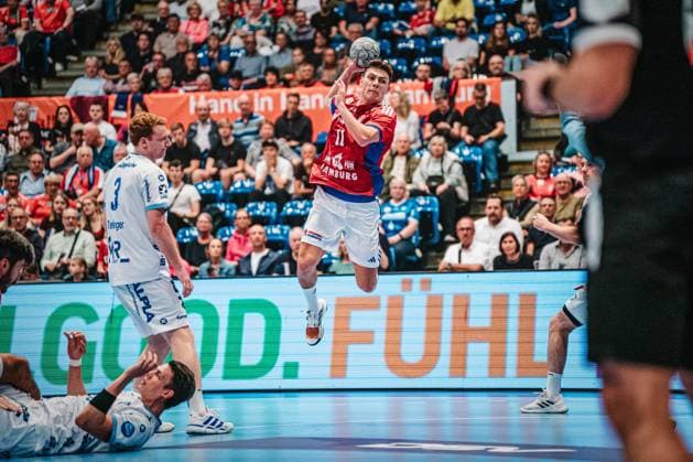 HBL HSV Hamburg vs TBV Lemgo Lippe, 19 09 25 Nicolaj Jørgensen HSV Hamburg, 11 throws HBL HSV Hamburg vs TBV Lemgo Lippe on 19 09 2025 at Sporthalle Hamburg, Hamburg Copyright: xBEAUTIFULxSPORTS Tonhäuserx