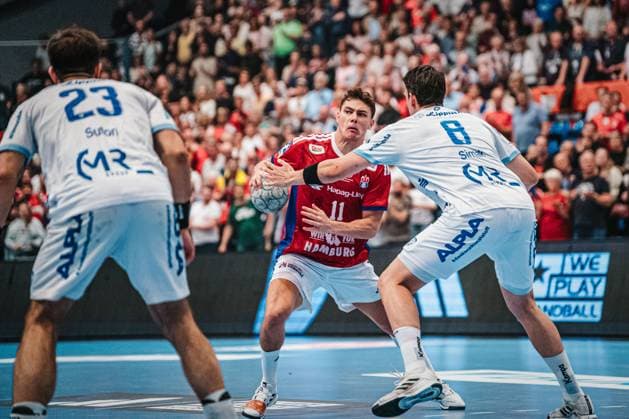 HBL HSV Hamburg vs TBV Lemgo Lippe, 19 09 25 Nicolaj Jørgensen HSV Hamburg, 11 on the ball HBL HSV Hamburg vs TBV Lemgo Lippe on 19 09 2025 at Sporthalle Hamburg, Hamburg Copyright: xBEAUTIFULxSPORTS Tonhäuserx