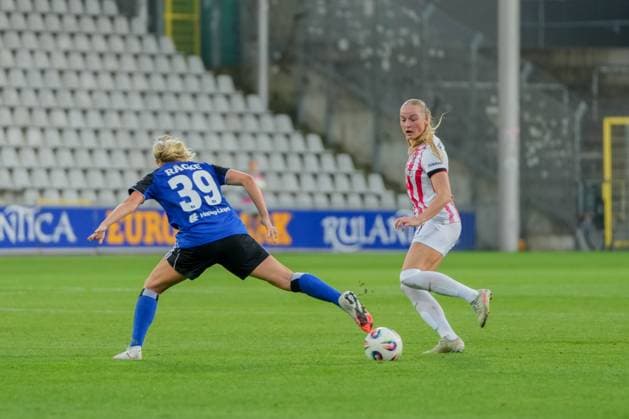 Google Pixel Womens Bundesliga SC Freiburg vs Hamburger SV, 19 09 2025 Nina Räcke Hamburger SV, 39 with a stop attempt Google Pixel Womens Bundesliga SC Freiburg vs Hamburger SV, Dreisamstadion, 19 09 2025 DFB DFL REGULATIONS PROHIBIT ANY USE OF PHOTOGRAPHS AS IMAGE SEQUENCES AND OR QUASI VIDEO Copyright: xBEAUTIFULxSPORTS Boscox