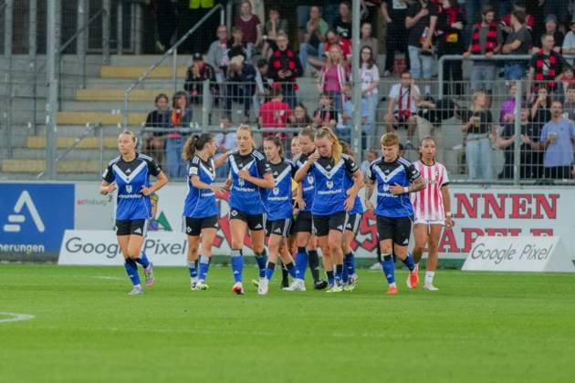 Google Pixel Womens Bundesliga SC Freiburg vs Hamburger SV, 19 09 2025 Goal celebration for 1 1 by Svea Stoldt Hamburger SV, 8 Google Pixel Womens Bundesliga SC Freiburg vs Hamburger SV, Dreisamstadion, 19 09 2025 DFB DFL REGULATIONS PROHIBIT ANY USE OF PHOTOGRAPHS AS IMAGE SEQUENCES AND OR QUASI VIDEO Copyright: xBEAUTIFULxSPORTS Boscox