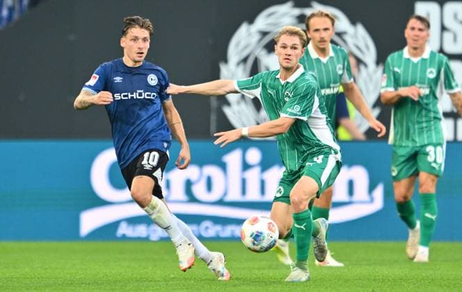 19 09 2025 Soccer Season 2025 2026 2 Soccer Bundesliga 06 Matchday DSC Arminia Bielefeld SpVgg Greuther Fürth Kleeblatt Sportfoto Zink xwoxzix DFL regulations prohibit any use of photographs as image sequences and or quasi video only for editorial use Marvin Mehlem 10, Arminia Bielefeld Marco John 24, SpVgg Greuther Fürth