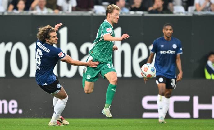 19 09 2025 Soccer season 2025 2026 2 Soccer Bundesliga 06 Matchday DSC Arminia Bielefeld SpVgg Greuther Fürth Kleeblatt Sportfoto Zink xwoxzix DFL regulations prohibit any use of photographs as image sequences and or quasi video only for editorial use Mael Corboz 6, Arminia Bielefeld Marco John 24, SpVgg Greuther Fürth